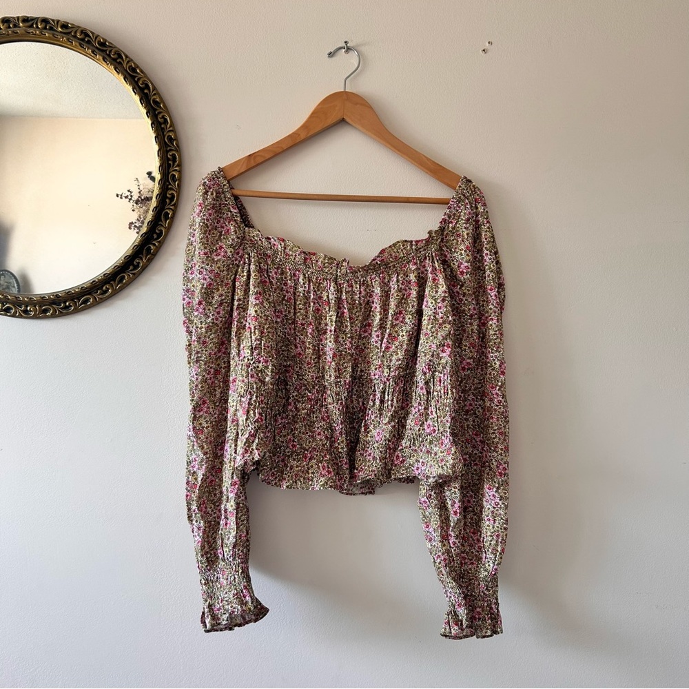 H&M | Classic Floral Long-Sleeve Cropped Blouse